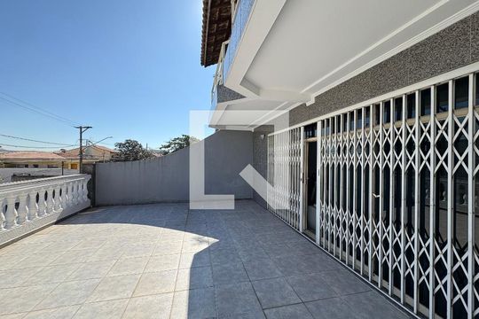 Casa para alugar com 4 quartos, 220m² em Vila Guedes, São Paulo