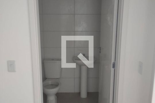 Banheiro de apartamento à venda com 2 quartos, 50m² em Campina, São Leopoldo