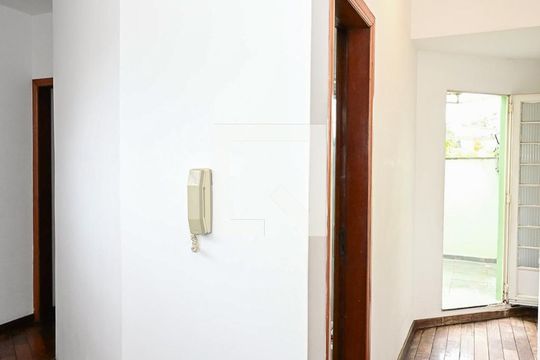 Corredor de casa à venda com 3 quartos, 200m² em Parque Assuncao, Taboão da Serra