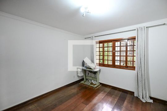 Sala de Tv de casa à venda com 3 quartos, 200m² em Parque Assuncao, Taboão da Serra