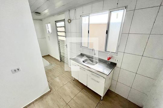 Cozinha de casa para alugar com 1 quarto, 40m² em Vila Diva, São Paulo