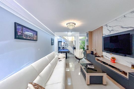 Casa à venda com 4 quartos, 213m² em Penha de França, São Paulo