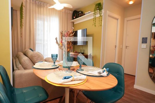Sala de apartamento para alugar com 2 quartos, 43m² em Santo Cristo, Rio de Janeiro