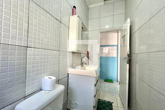 Banheiro de casa à venda com 3 quartos, 120m² em Cidade Domitila, São Paulo