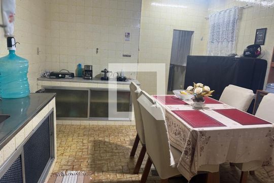 Casa à venda com 4 quartos, 200m² em Realengo, Rio de Janeiro