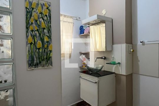 Banheiro de apartamento para alugar com 1 quarto, 66m² em Aparecida, Santos