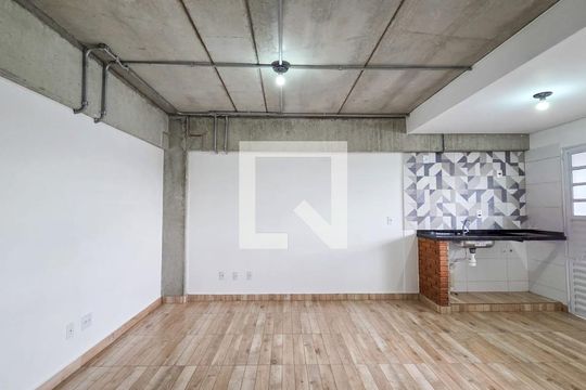 Sala/Cozinha de kitnet/studio para alugar com 1 quarto, 25m² em Jardim Domitila, São Paulo