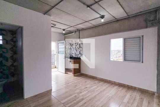 Sala/Cozinha de kitnet/studio para alugar com 1 quarto, 20m² em Jardim Domitila, São Paulo