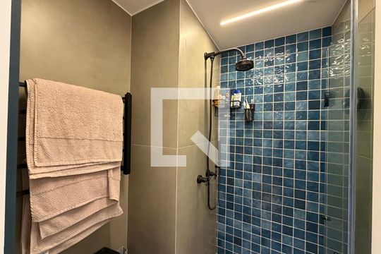 Banheiro  de apartamento à venda com 1 quarto, 34m² em Jacarepaguá, Rio de Janeiro