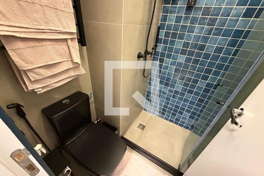 Banheiro  de apartamento à venda com 1 quarto, 34m² em Jacarepaguá, Rio de Janeiro