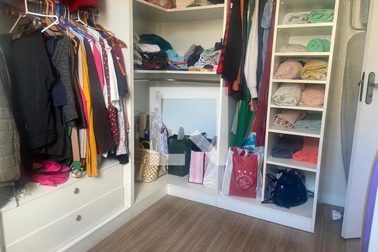 Quarto de casa de condomínio à venda com 3 quartos, 110m² em Chácara Seis de Outubro, São Paulo