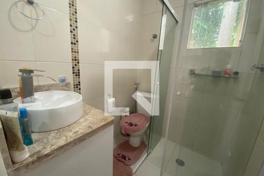 Banheiro de casa de condomínio à venda com 3 quartos, 110m² em Chácara Seis de Outubro, São Paulo