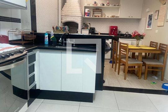 Cozinha de casa de condomínio à venda com 3 quartos, 110m² em Chácara Seis de Outubro, São Paulo