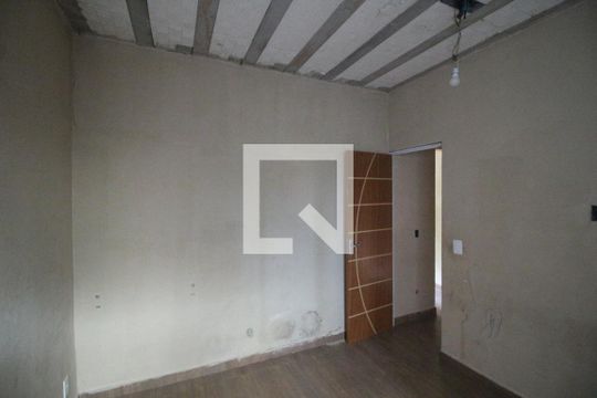 Quarto de casa para alugar com 1 quarto, 80m² em Morro Agudo, Nova Iguaçu