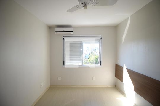 Quarto 1 de apartamento à venda com 2 quartos, 70m² em Floresta, Porto Alegre