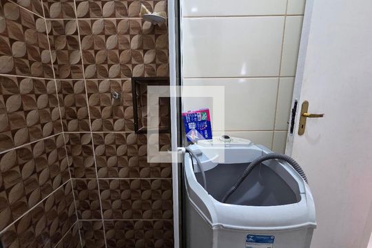 Banheiro de apartamento para alugar com 1 quarto, 44m² em Cidade Ocian, Praia Grande