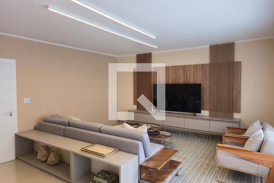 Sala  de casa à venda com 4 quartos, 300m² em Vila Galvão, Guarulhos