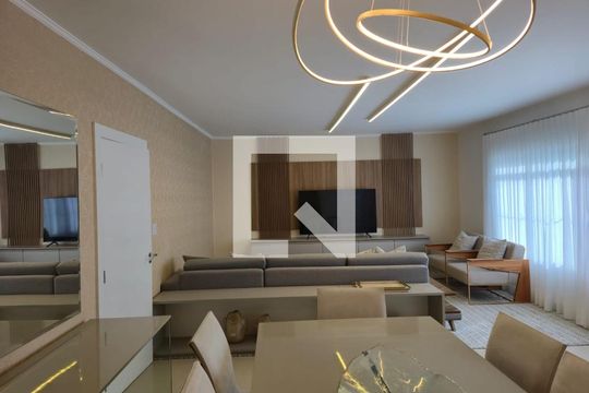 Sala  de casa à venda com 4 quartos, 300m² em Vila Galvão, Guarulhos