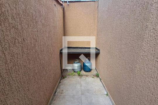 Área de Serviço de casa para alugar com 3 quartos, 116m² em Guilhermina, Praia Grande