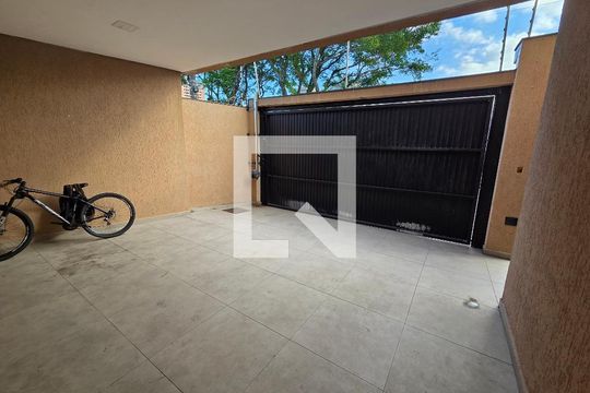 Garagem de casa para alugar com 3 quartos, 116m² em Guilhermina, Praia Grande
