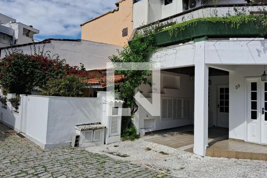 Casa à venda com 4 quartos, 225m² em Barra da Tijuca, Rio de Janeiro