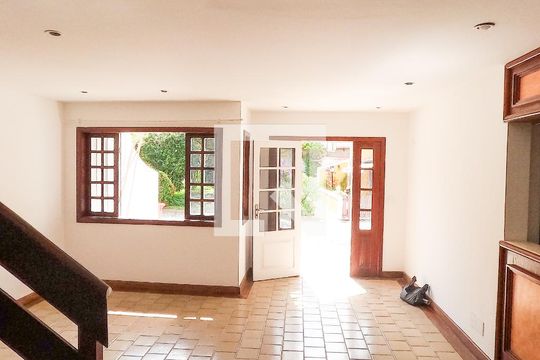Sala de casa à venda com 4 quartos, 225m² em Barra da Tijuca, Rio de Janeiro