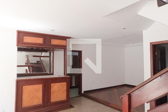 Casa à venda com 4 quartos, 225m² em Barra da Tijuca, Rio de Janeiro