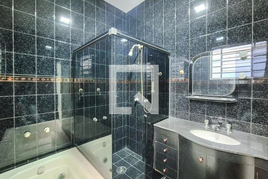 Banheiro da Suíte de casa à venda com 2 quartos, 160m² em Paulicéia, São Bernardo do Campo