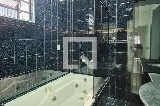 Banheiro da Suíte de casa à venda com 2 quartos, 160m² em Paulicéia, São Bernardo do Campo