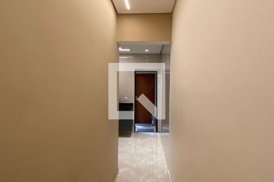 Sala - Corredor de casa para alugar com 3 quartos, 250m² em Km 18, Osasco