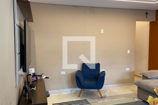 Sala de casa para alugar com 3 quartos, 250m² em Km 18, Osasco
