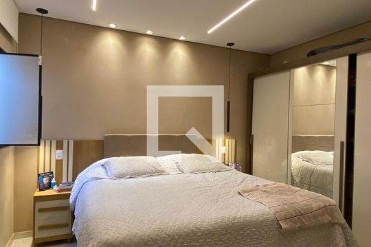 Quarto 1 de casa para alugar com 3 quartos, 250m² em Km 18, Osasco