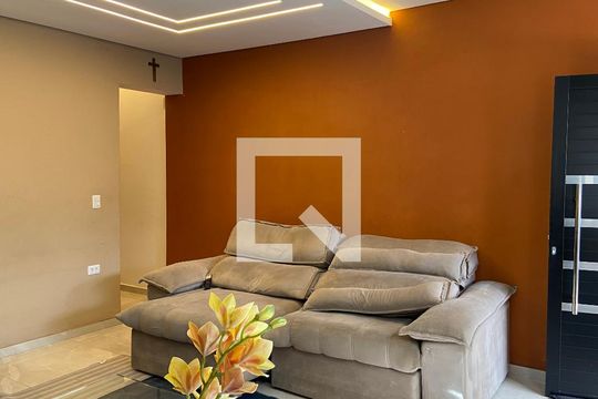 Sala de casa para alugar com 3 quartos, 250m² em Km 18, Osasco