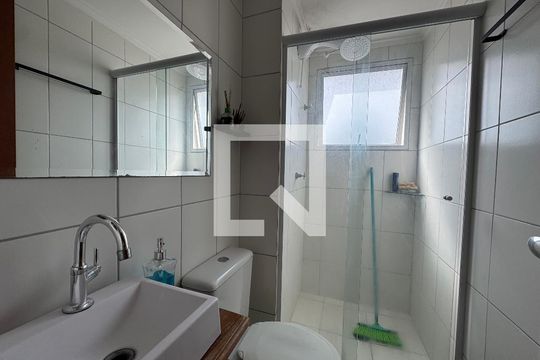 Banheiro de apartamento para alugar com 1 quarto, 32m² em Santa Maria, Osasco