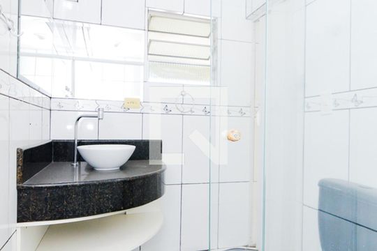 Banheiro de casa para alugar com 2 quartos, 89m² em Jardim Jovaia, Guarulhos