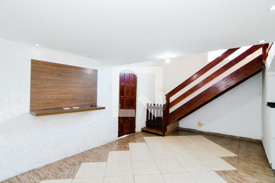 Sala de casa para alugar com 2 quartos, 89m² em Jardim Jovaia, Guarulhos