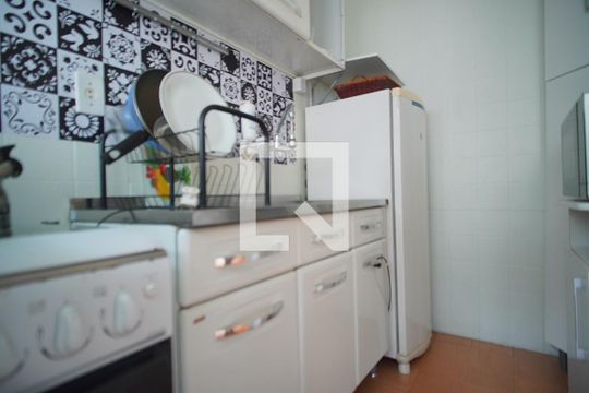 Cozinha de apartamento para alugar com 1 quarto, 55m² em Três Figueiras, Porto Alegre