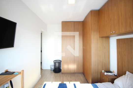 Suíte 1 de apartamento para alugar com 3 quartos, 68m² em Humaitá, Porto Alegre