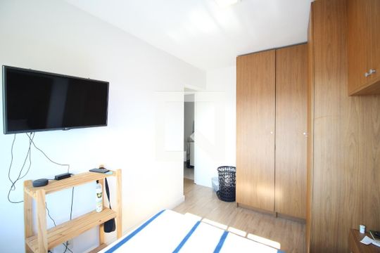 Suíte 1 de apartamento para alugar com 3 quartos, 68m² em Humaitá, Porto Alegre