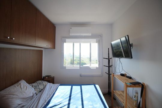 Suíte 1 de apartamento para alugar com 3 quartos, 68m² em Humaitá, Porto Alegre