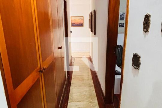 Corredor de casa à venda com 7 quartos, 608m² em Taquara, Rio de Janeiro
