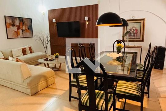 Sala de casa à venda com 7 quartos, 608m² em Taquara, Rio de Janeiro