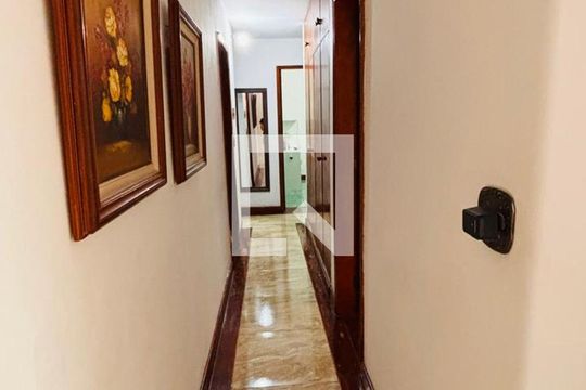 Corredor de casa à venda com 7 quartos, 608m² em Taquara, Rio de Janeiro