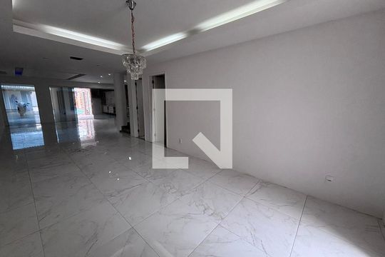 Sala de casa de condomínio para alugar com 4 quartos, 329m² em Recreio dos Bandeirantes, Rio de Janeiro