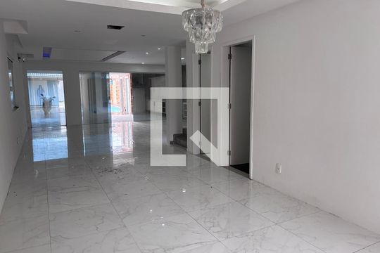Sala de casa de condomínio para alugar com 4 quartos, 329m² em Recreio dos Bandeirantes, Rio de Janeiro