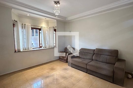 Sala de casa à venda com 3 quartos, 150m² em Jardim Barbosa, Guarulhos