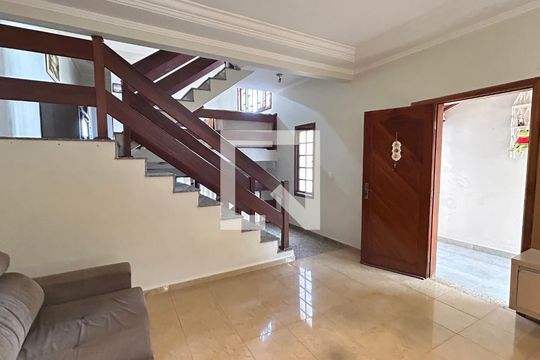 Sala de casa à venda com 3 quartos, 150m² em Jardim Barbosa, Guarulhos