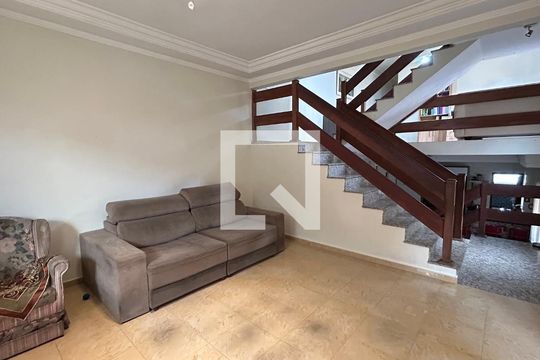 Sala de casa à venda com 3 quartos, 150m² em Jardim Barbosa, Guarulhos
