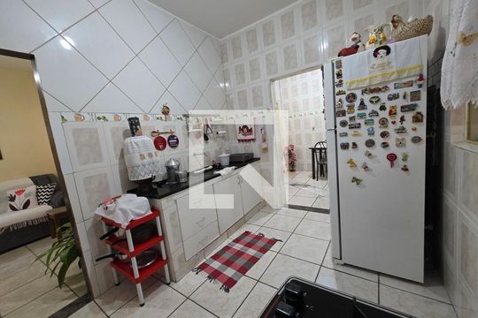 Casa à venda com 7 quartos, 240m² em Vista Alegre, Belo Horizonte
