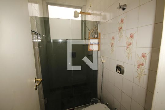 banheiro 1 de apartamento à venda com 2 quartos, 179m² em Prado, Belo Horizonte